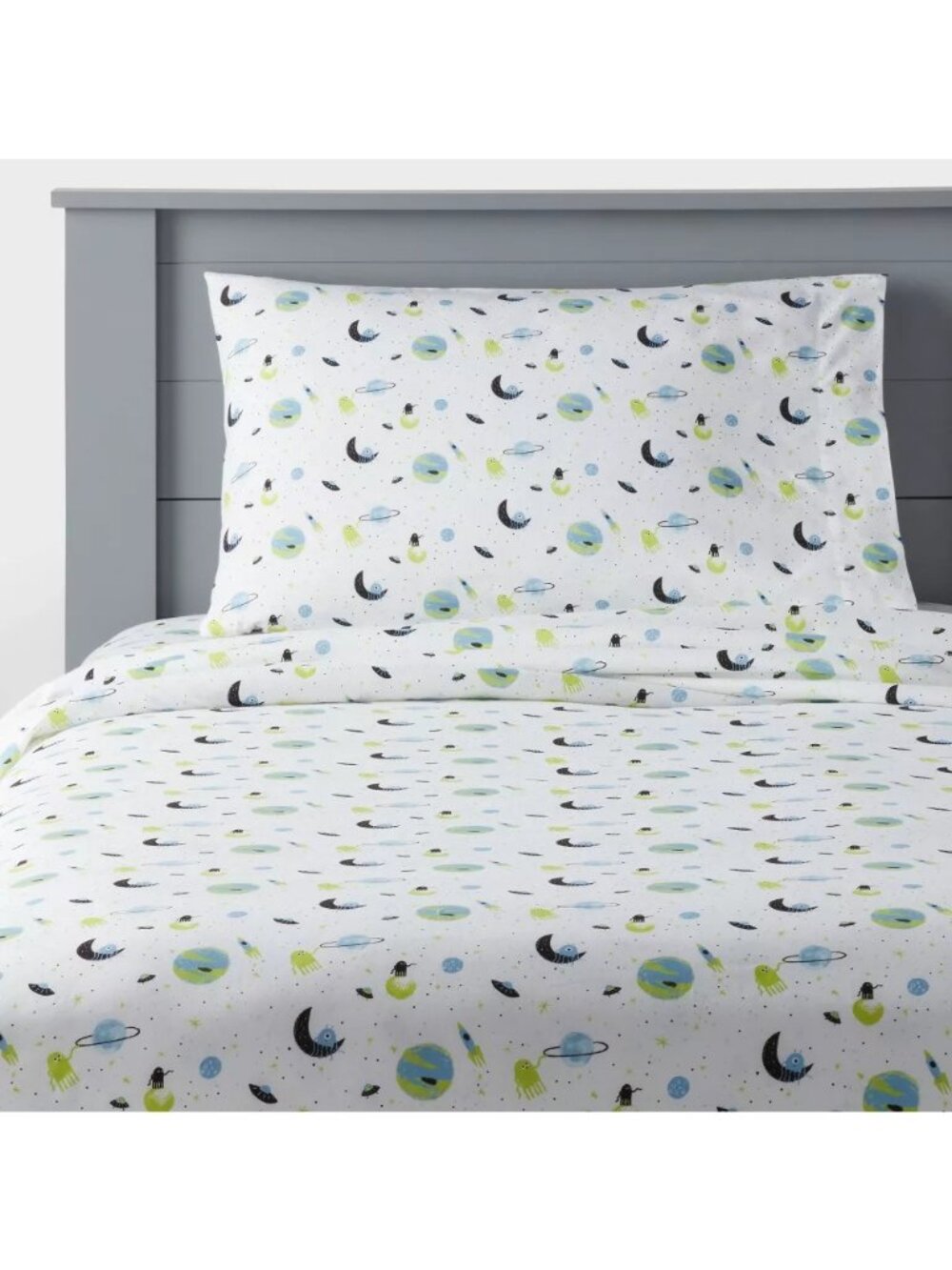Pillowfort 100% Cotton Fun Glow in the Dark Space Print 4 Piece Full Sheet Set